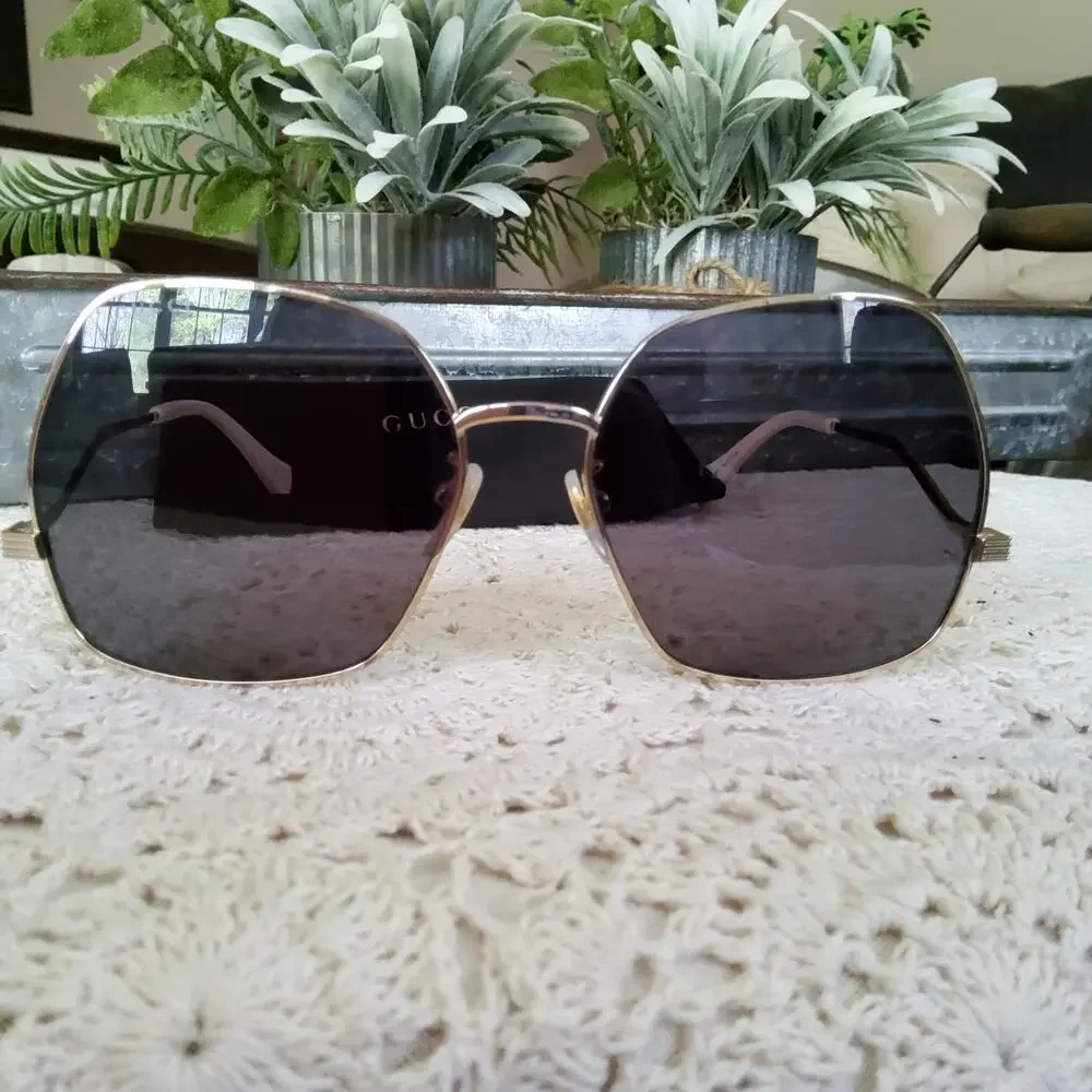 Gucci Baddie Retro Gold White Metal Frame Oversized Geometric Sunglasses